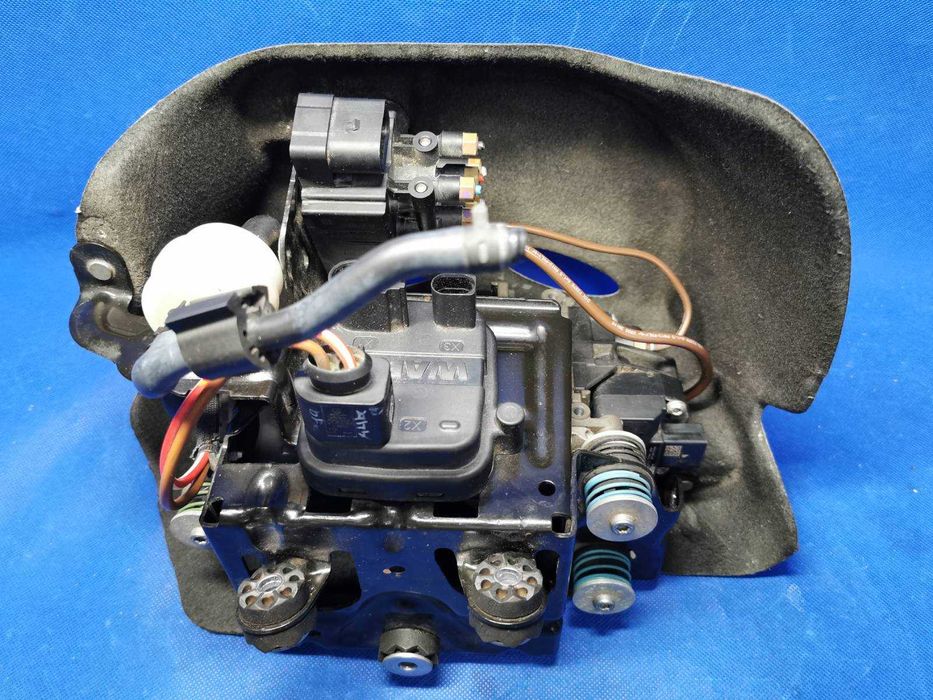 KOMPRESOR zawieszenia rozdzielacz osłona AUDI Q7 4M ORYGINAŁ I OEM I