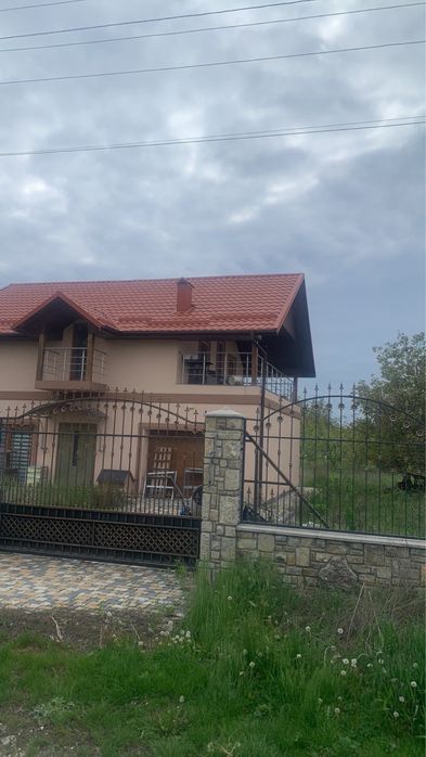 Здам будинок з гаражом та ділянкою в тихому місці