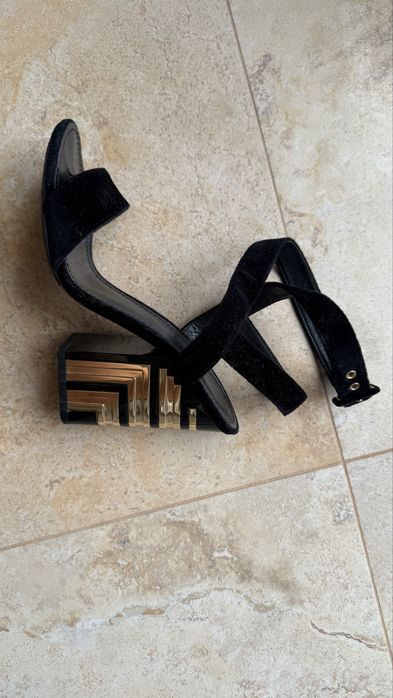 Louis Vuitton оригінал босоніжки 39 розмір