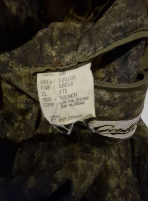 Gabardina verde azeitona da marca Gentlemann