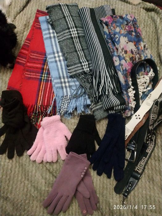 Віддам теплі шарфи і рукавички