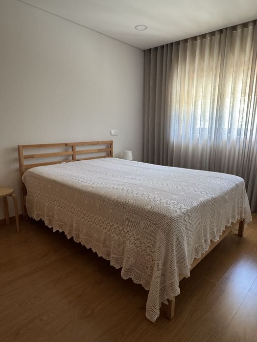 Colcha em renda feita à mão - cama de casal