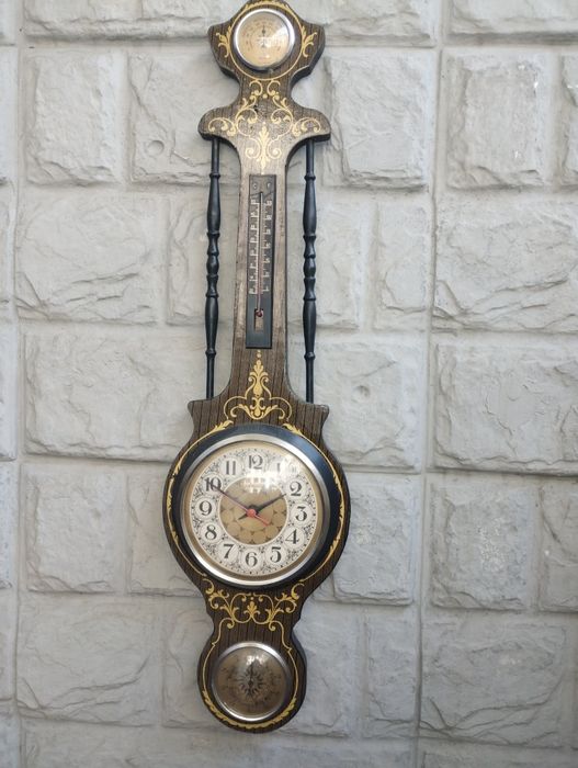 Барометр, метеостанція, годинник