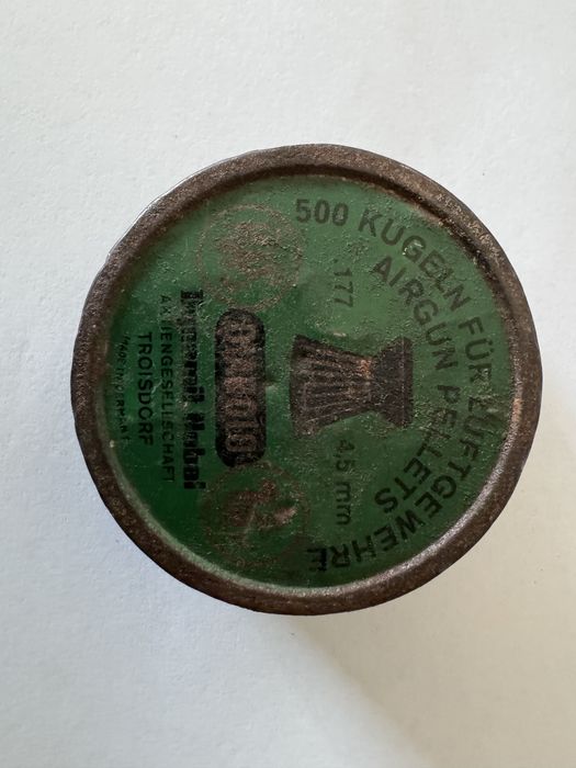 Varias latas antigas