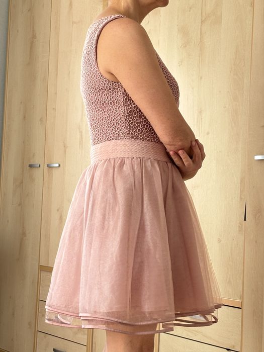 Рожева жіноча сукня