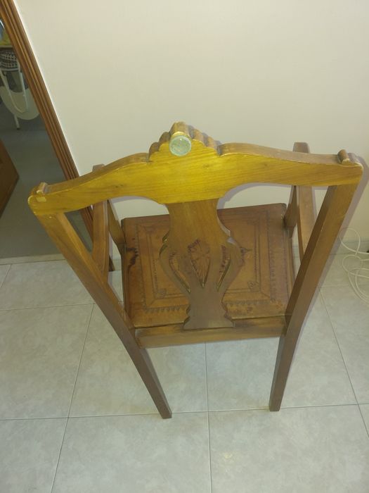 Cadeirão antigo em pele