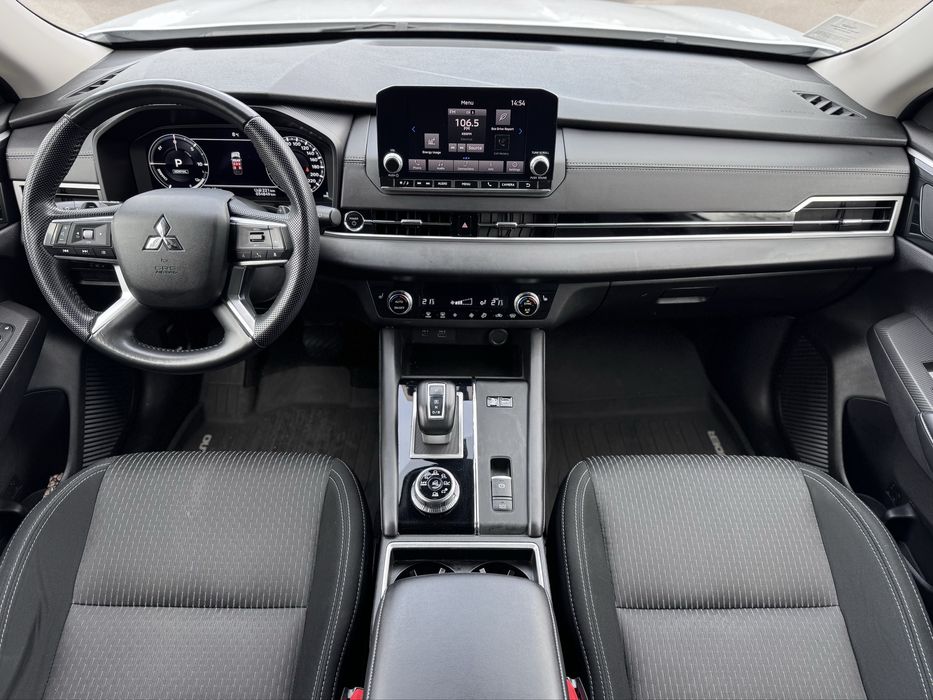Mitsubishi Outlander EV, 2023 року, 2.4 плагін-гібрид автомат 4wd 34км