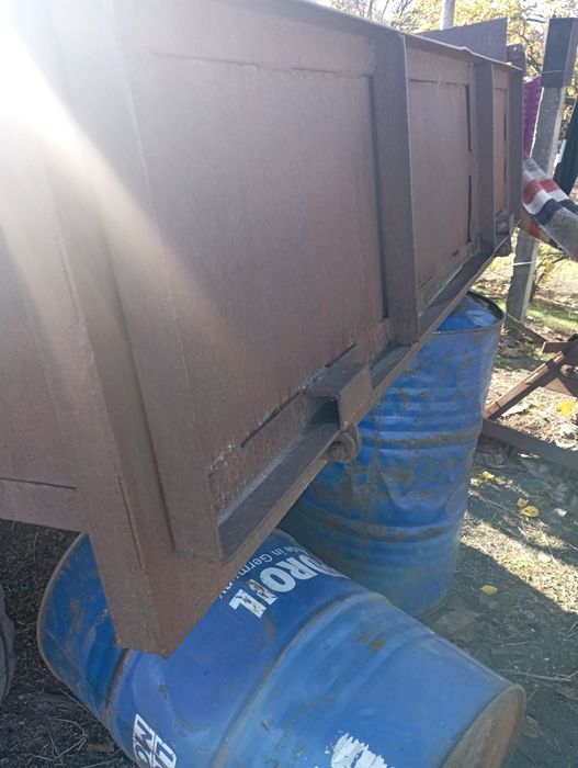 Одноосний причеп до трактора