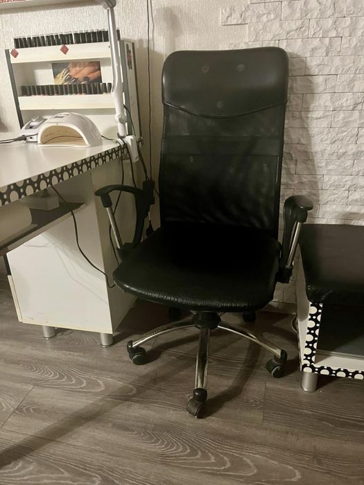 Кресло офисное в очень хорошем состоянии