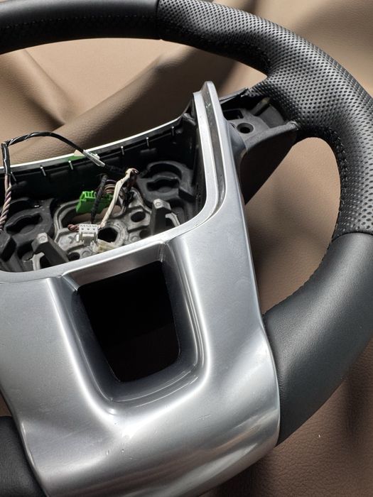 Перетягнуте кермо Volvo V40 на обмін