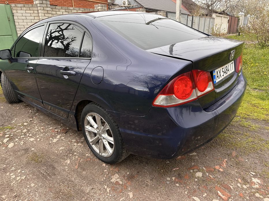 Продам Хонда Сивик 4D мотор 1.8 автомат