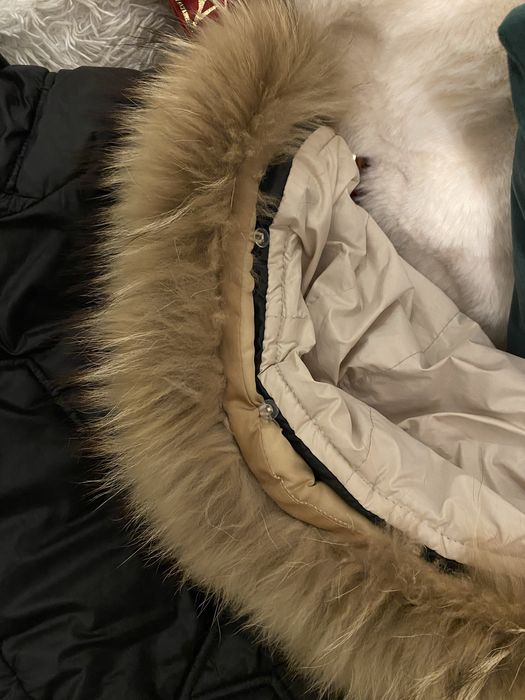 Dluga kurtka puchowa z futrem naruralnym