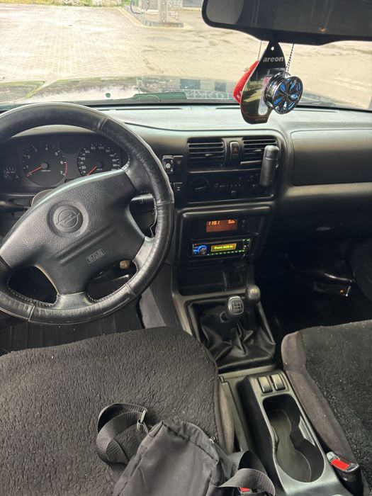 Опель фронтера б 2000 рік