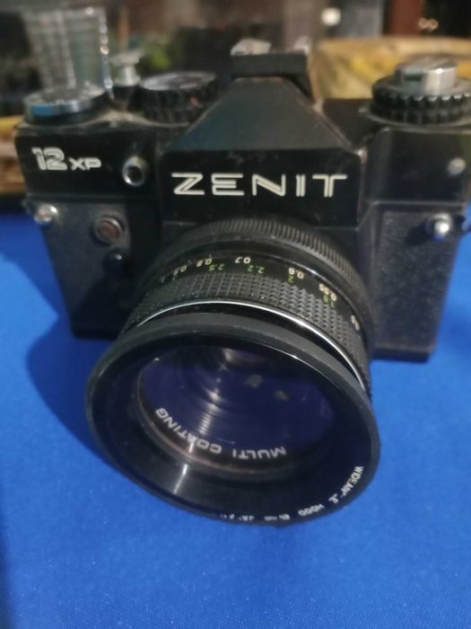 Maquina de fotografar Zenit com lente Tamron Pentacon auto 1.8/50