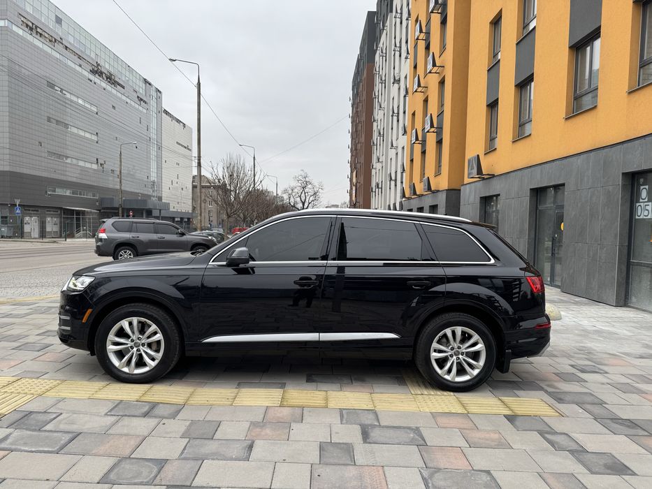 Продам Audi Q7 7 мест