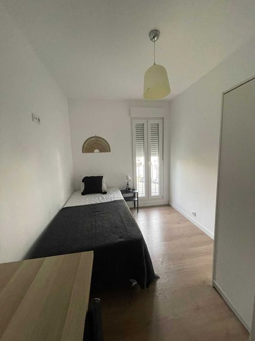 Quarto individual sem caução Olivais