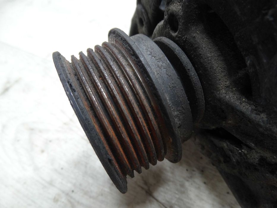 Б/у генератор BMW 3 E36 E30 70A 14V бензин 123310006