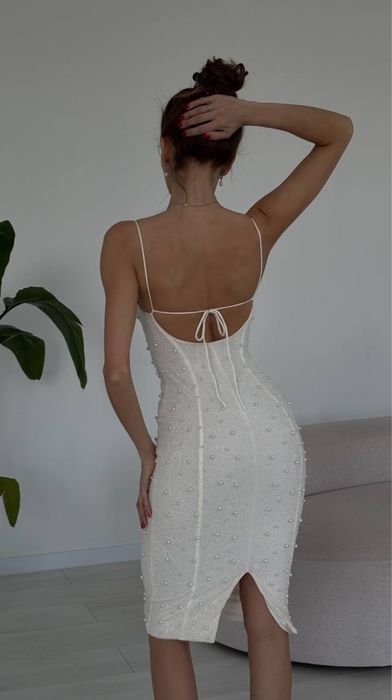 Біла сукня з перлинами від Ohh polly