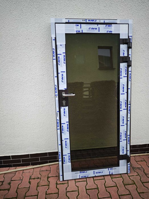 Nowe drzwi aluminiowe
