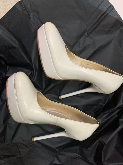 Туфлі жіночі шкіряні білі Startys