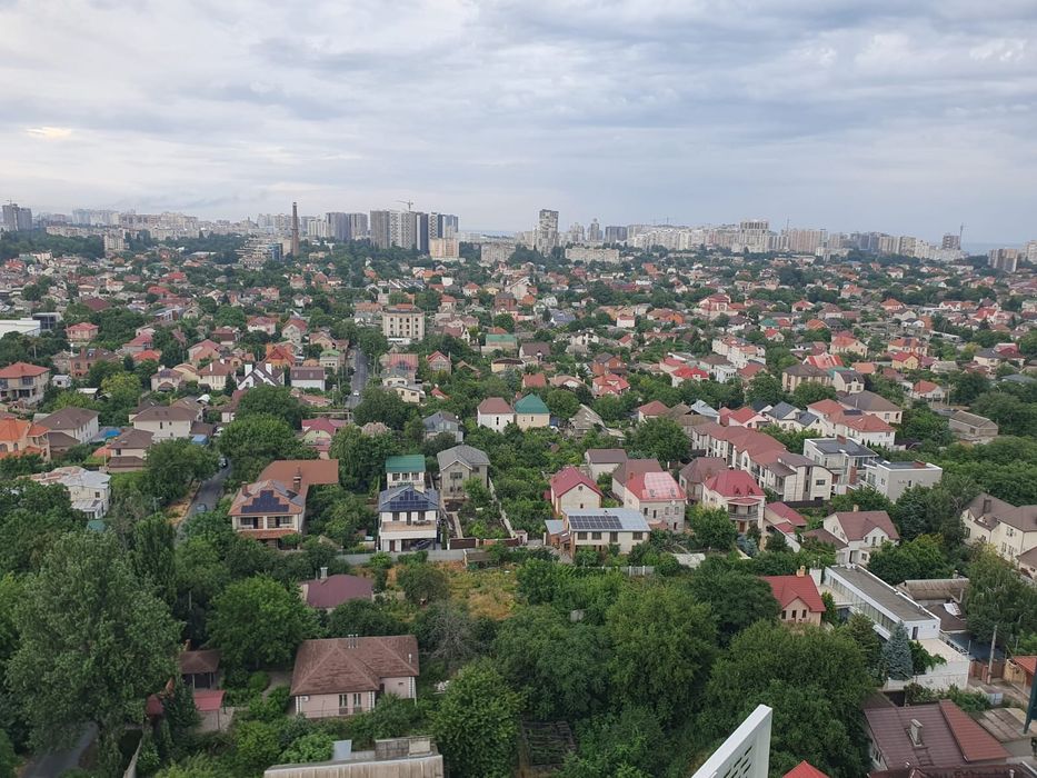Продам 1 квартиру  жк.Жаботинского 54 а Альтаир 3