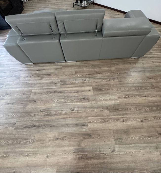 Sofá em couro (pouco uso)