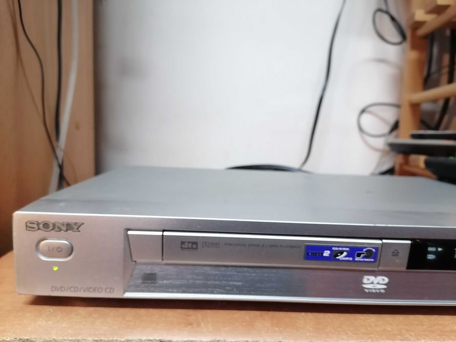 Odtwarzacz CD/DVD Sony DVP-NS410 pilot