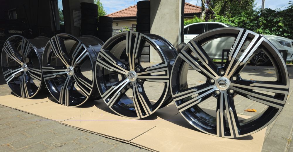 Alu felgi 19" 5x108 VOLVO  XC40 XC60 V90 

VOLVO C40 XC40 XC60 V90CC i inne modele
19", 8j, et52,5

ROZSTAW ŚRUB : 5x108

Stan idealny

Felgi proste