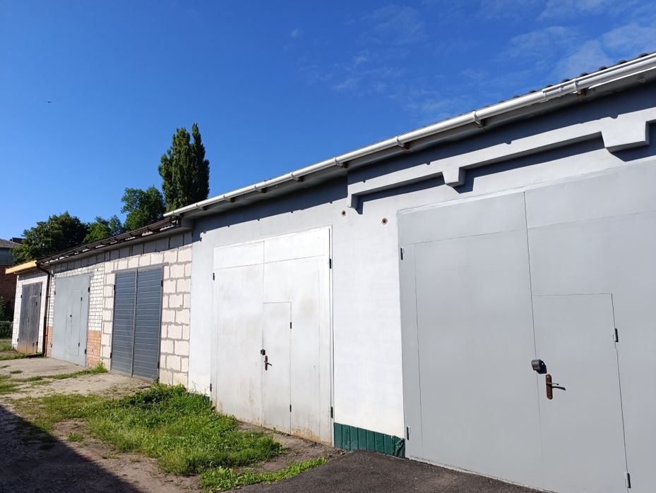 Продам гараж розмір 12 на 4 м.