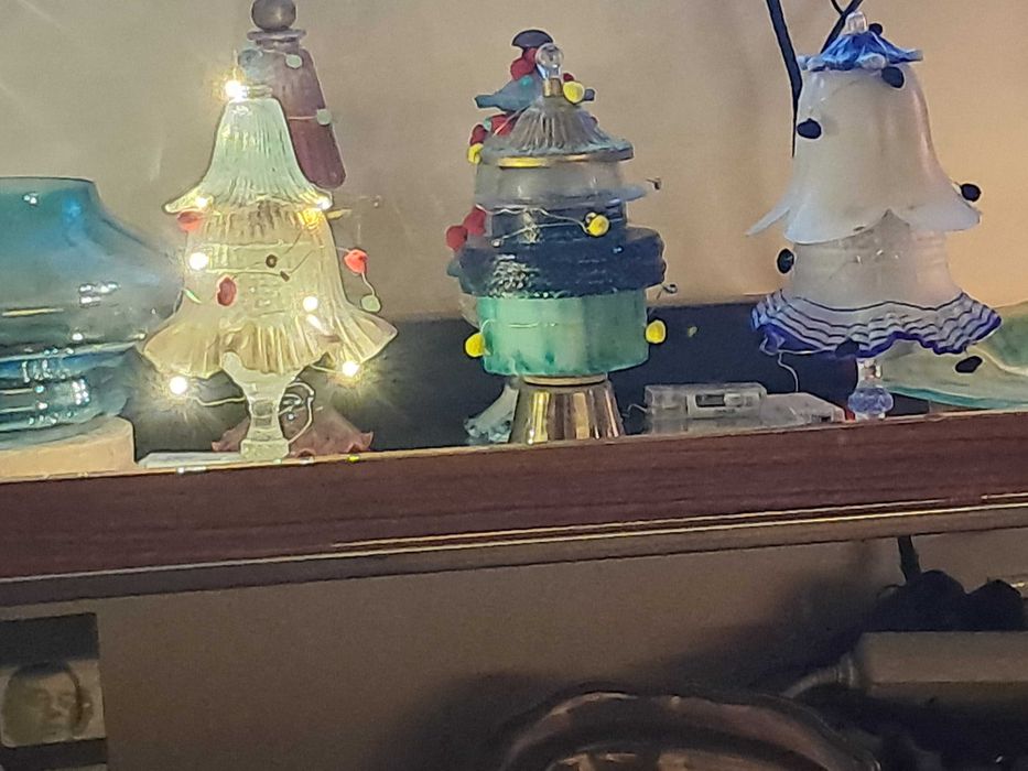 Árvore Natal com luz em vidro recuperado e