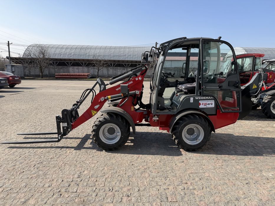 Компактний фронтальний навантажувач Weidemann Hoftrac 1280