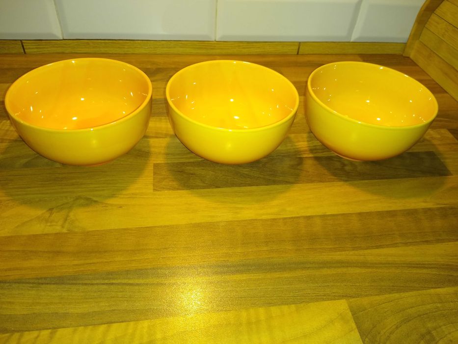 Zestaw naczyń porcelanowych - talerze+miski