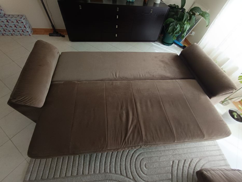Vendo sofá grande cinzento (faz de cama)
