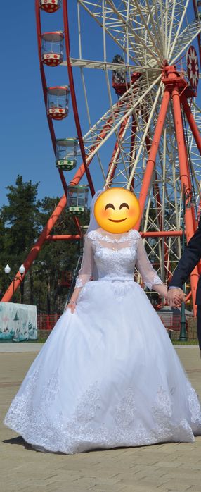Весільна сукня.)
