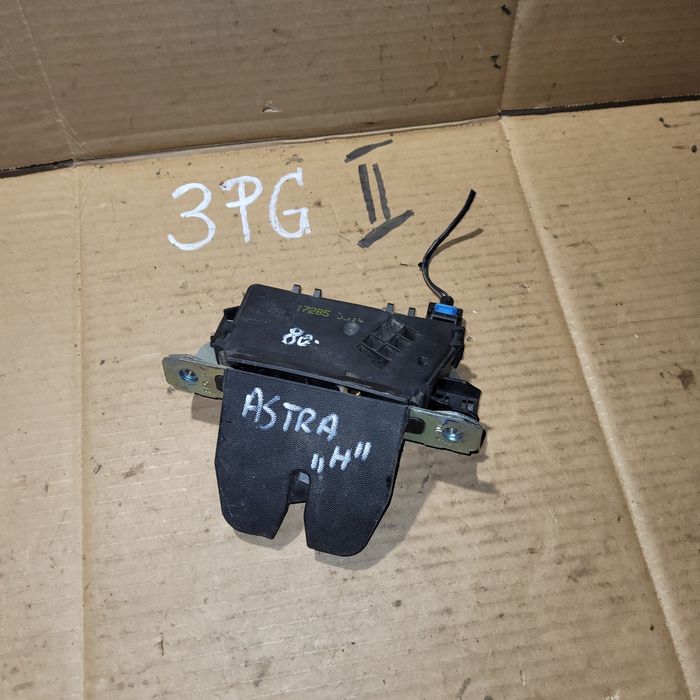 Zamek klapy bagażnika opel astra III H kombi 2004r