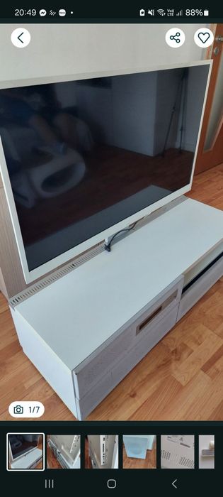 Telewizor z szafką i głośnikami