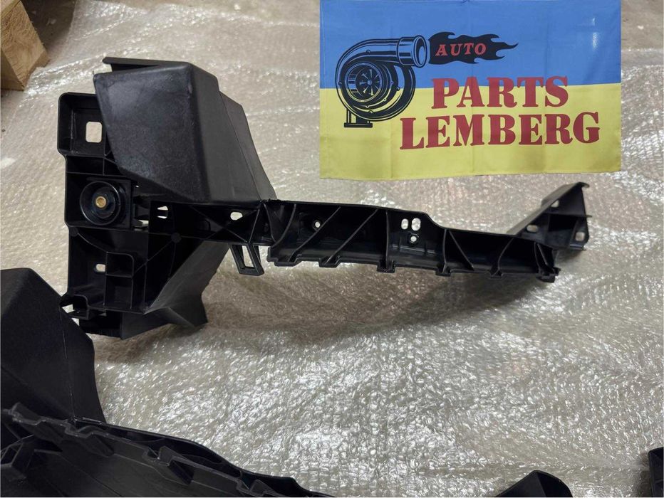 Audi Q7M кріплення фари обхват окуляр кронштейн Ауді КУ 7