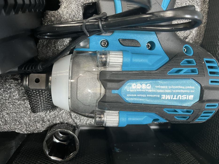 Maquina de impacto e aparatusafora com cabeça em aço