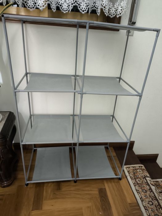 Estante de tecido cinzenta