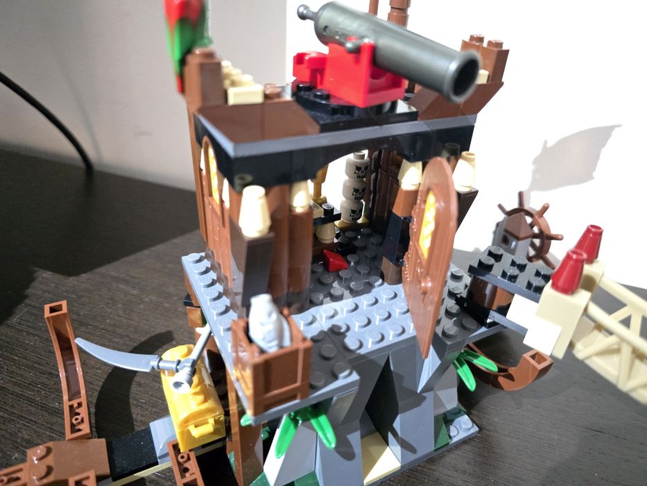 LEGO 6253,Esconderijo no Barco Naufragado Piratas