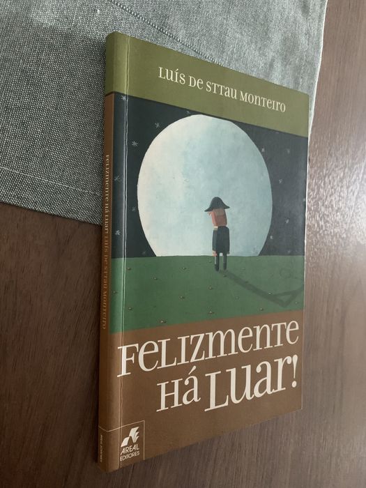 Livro “Felizmente há luar”