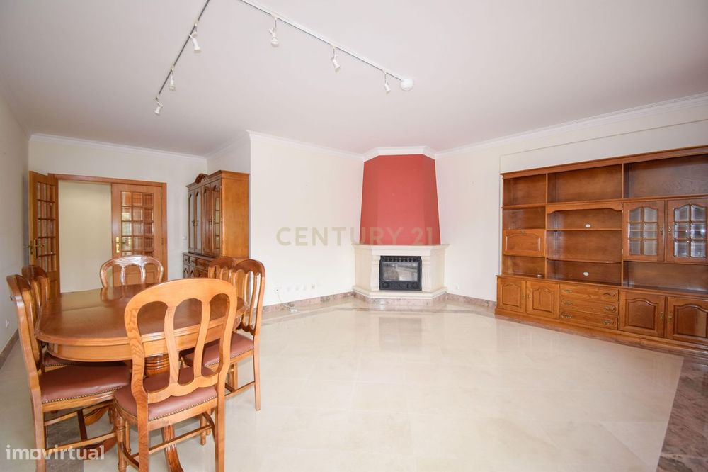 Apartamento T3 em Loures com Garagem