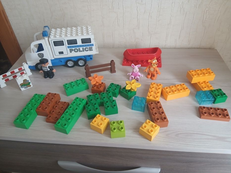 Лего Дупло Поліцейська машина