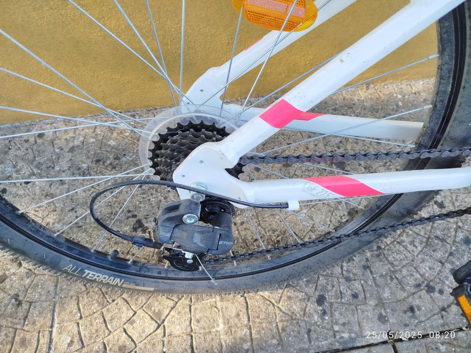 Bicicleta todo o terreno RockRider com amortecedores na roda da frente