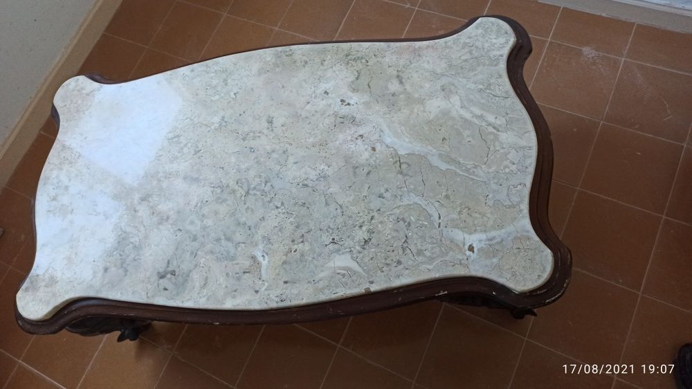 Mesa de centro em madeira mogno e pedra marmore