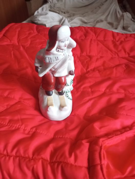 Статуэтка фарфоровая Лыжник 1950-е СССР