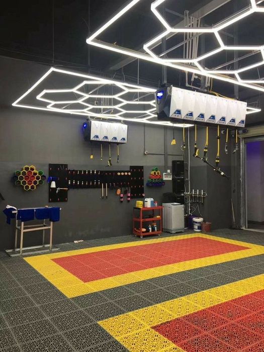 Пройесійне стельове освітлення для СТО, детейлінгу, гаражів, шоу-румів