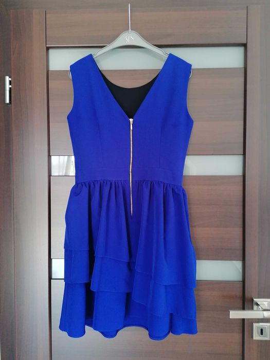 Ciemnoniebieska sukienka