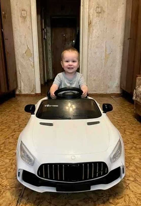 Дитяча машинка біла, є затертість збоку бу