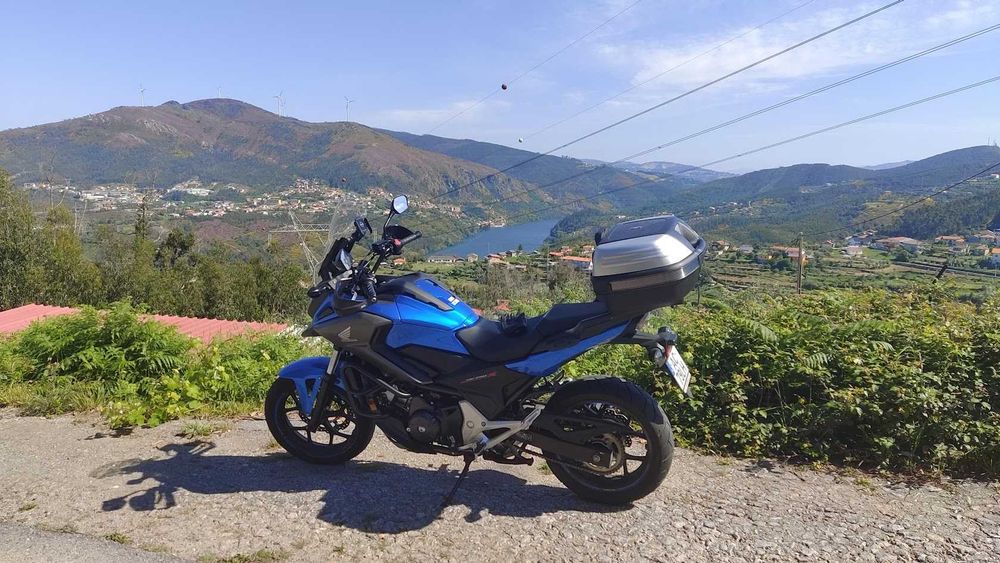 Honda NC750X – Excelente Estado – Muitos Extras – Sempre de Garagem